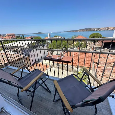 Aj Muestakil Ev Doert Odali * Ayvalı