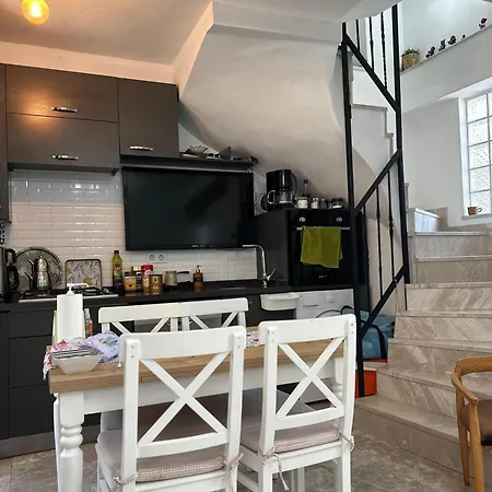 Aj Muestakil Ev Doert Odali